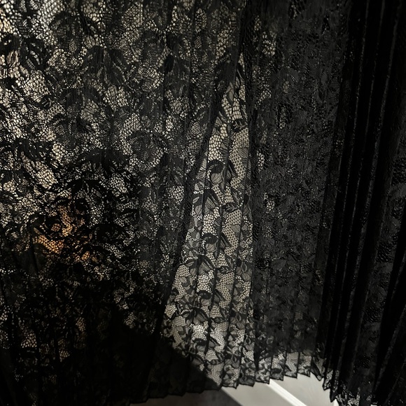 Elegant Black Lace Top - Picture 7 of 11